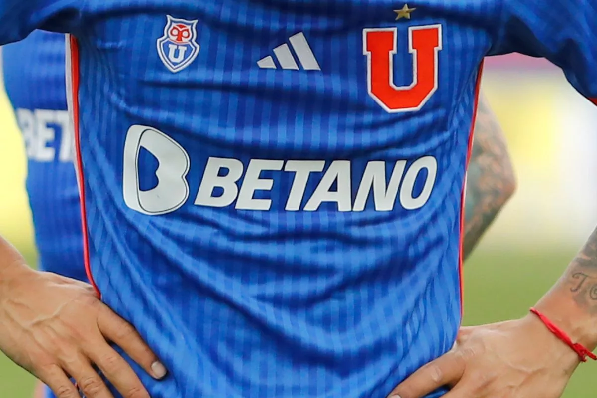 Millonario contrato: Universidad de Chile tiene listo a nuevo auspiciador para su camiseta