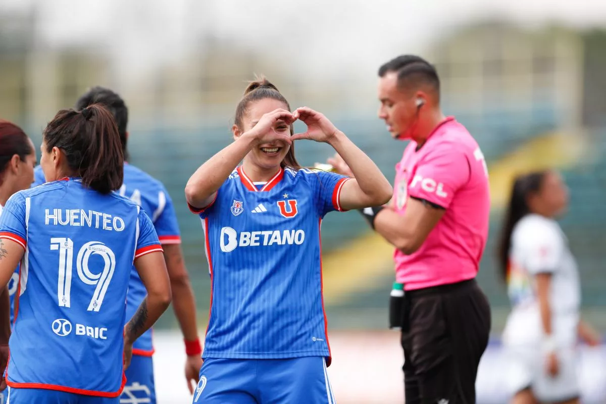 Victoria agónica: Leonas de la U abrochan paso a semifinales del torneo femenino