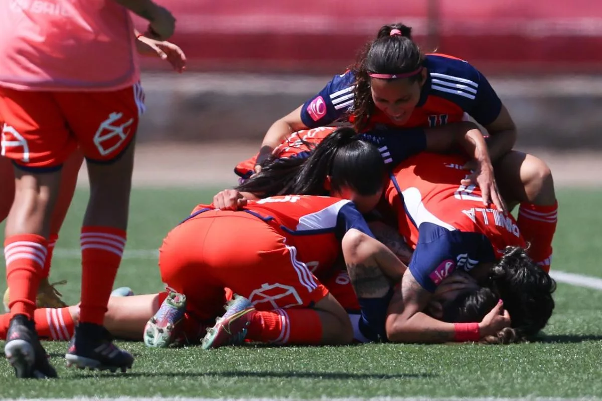 Celebran las Leonas: La U femenina asegura paso a semifinales del torneo nacional