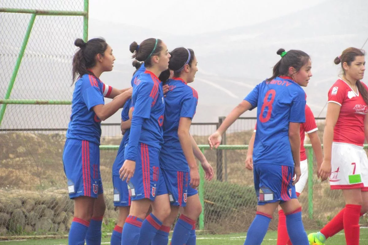 Histórica goleadora azul es vista en el CDA y alista su regreso con la camiseta de la U femenina