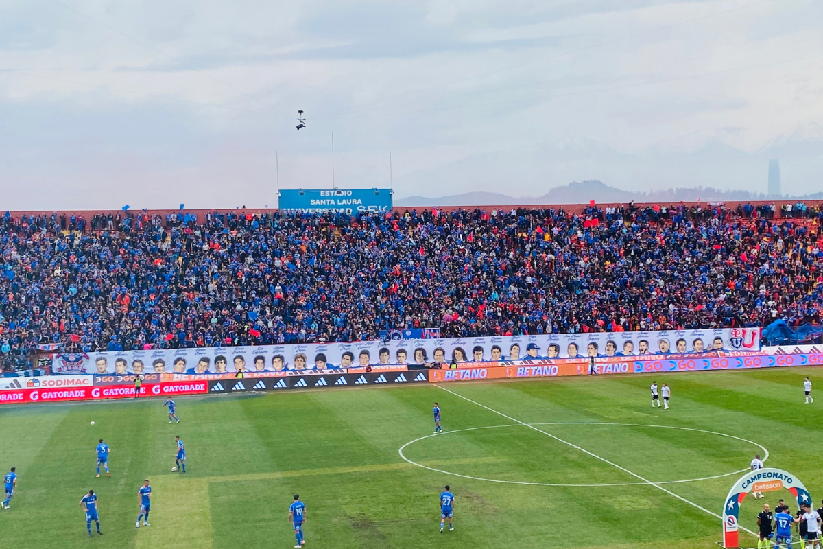 ¡Espectacular! Así se confeccionó el lienzo con los 30 referentes azules en el Superclásico