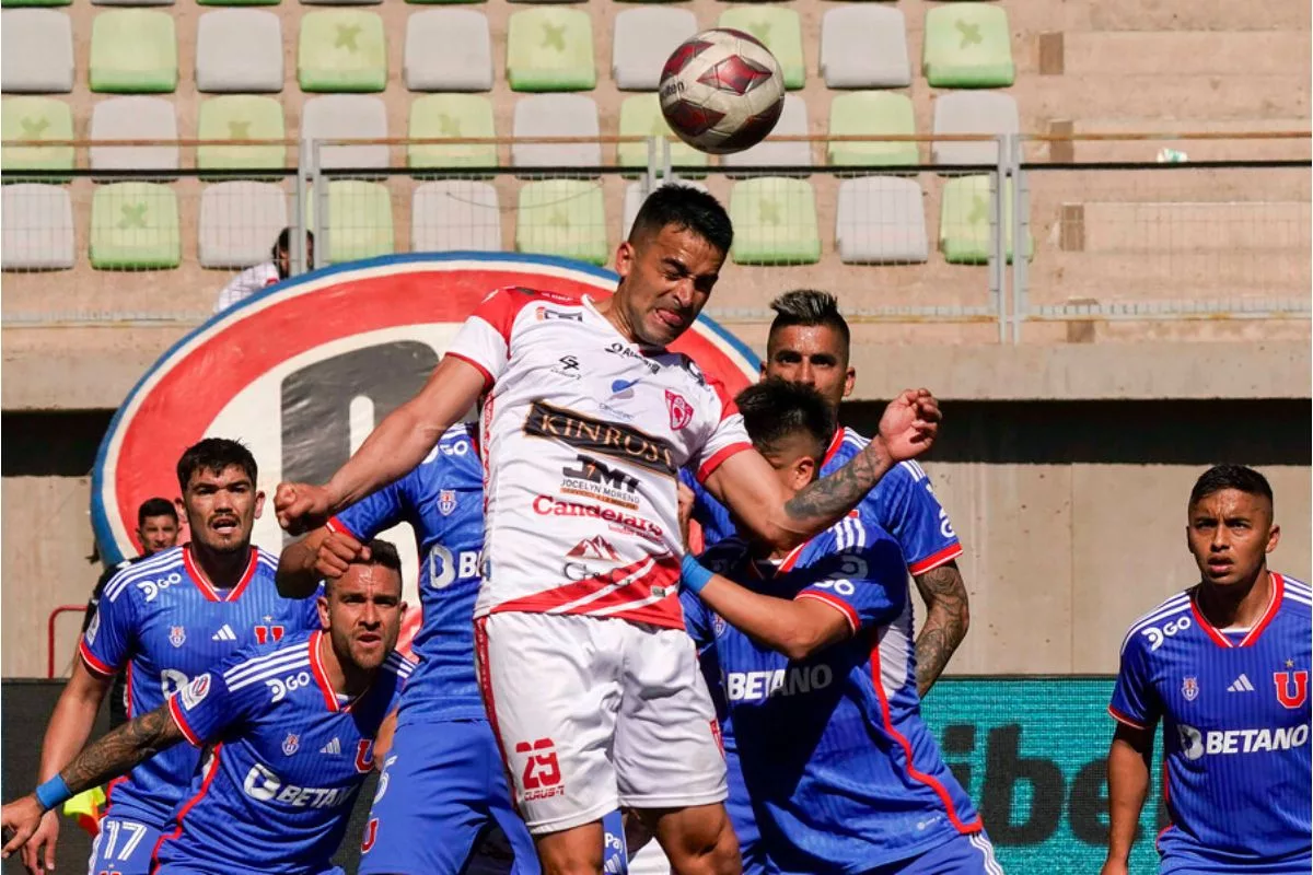 Duras críticas: Hinchas de la U demuestran toda su molestia por rendimiento de jugador azul contra Copiapó