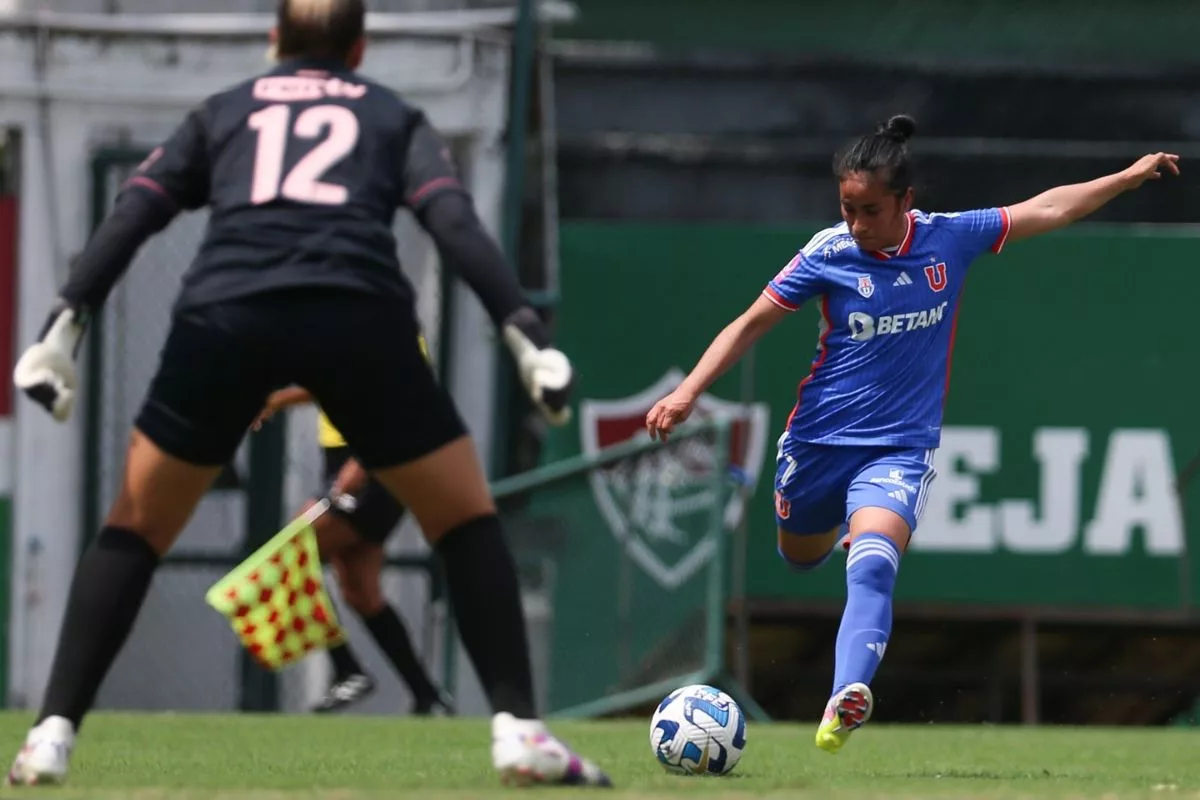 La U femenina cayó contra Fluminense con destacados regresos y dudoso penal no cobrado a las azules