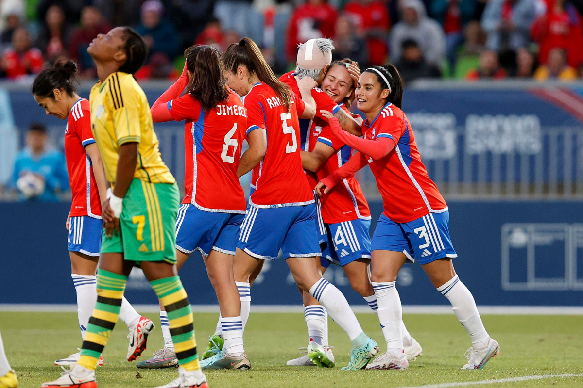 Con gol azul: La Roja Femenina clasifica a semifinales tras golear a Jamaica