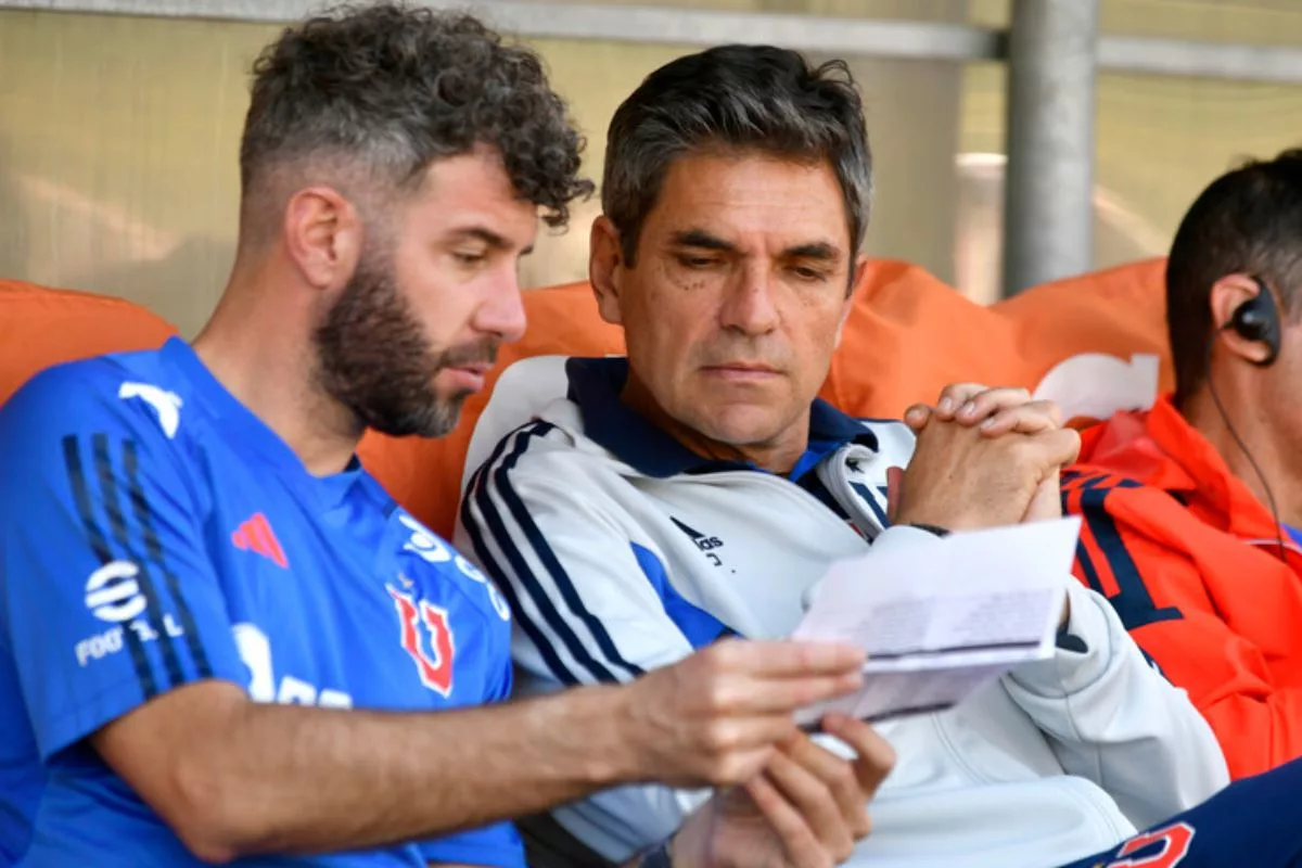 Viajó con una sonrisa en el rostro: El jugador de la U que buscará convencer a Pellegrino en el amistoso contra Cobreloa