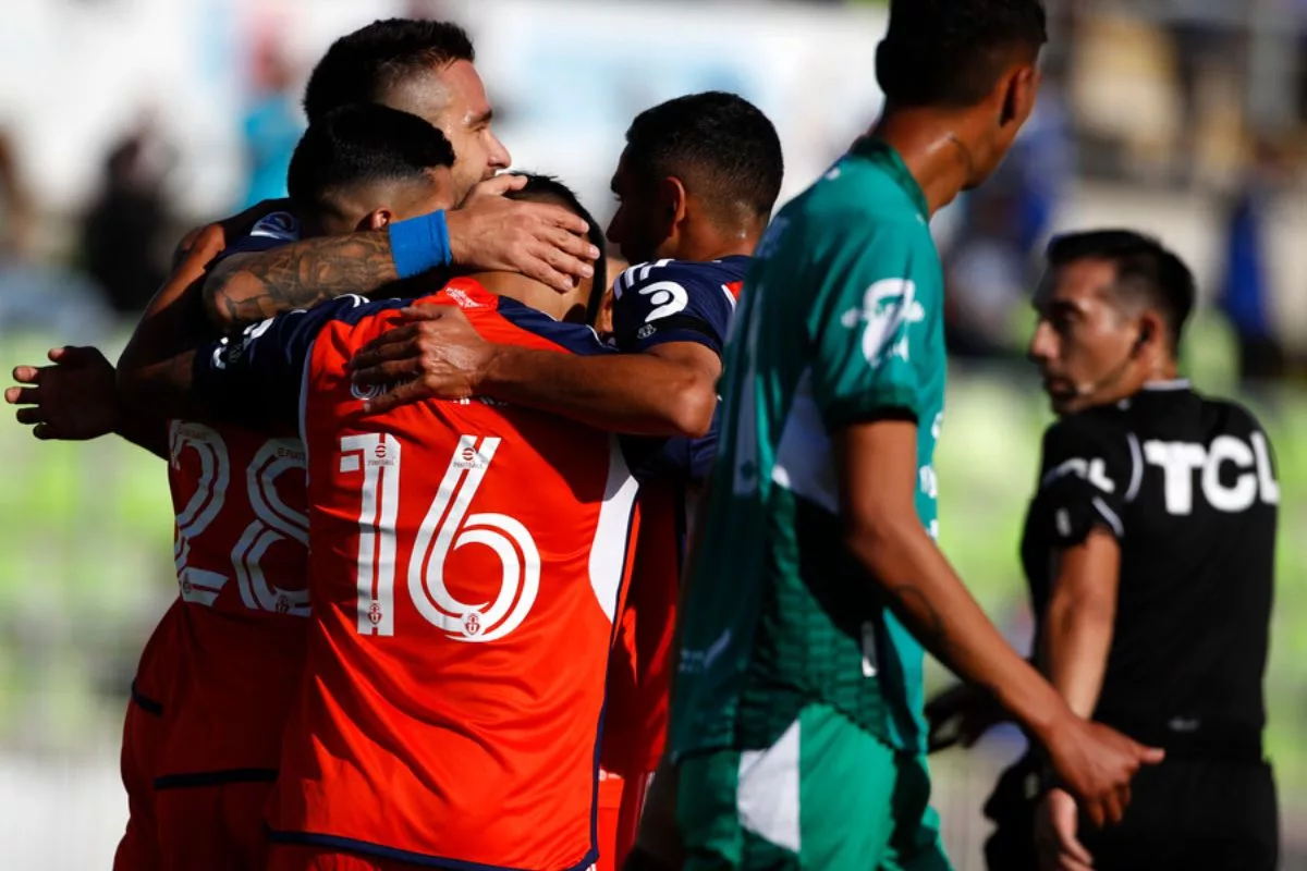 La U de Pellegrino los goleó, pero felicitó al club por el triunfo en el Clásico Universitario: "Sabemos del cariño de su gente"