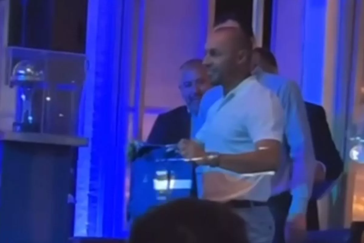 [VIDEO] "¿Es la 2024?": Diego Rivarola y José Rojas bromearon con regalo a Marcelo Díaz en medio de los rumores de su regreso a la U