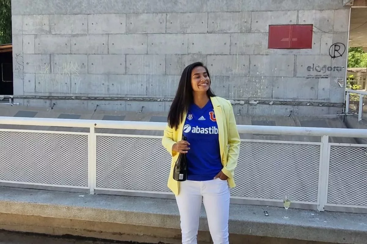 Juega en Brasil, vistió los colores de la U y festejó su título con la camiseta azul: "No quería dejar de lado a mi querida Universidad de Chile"