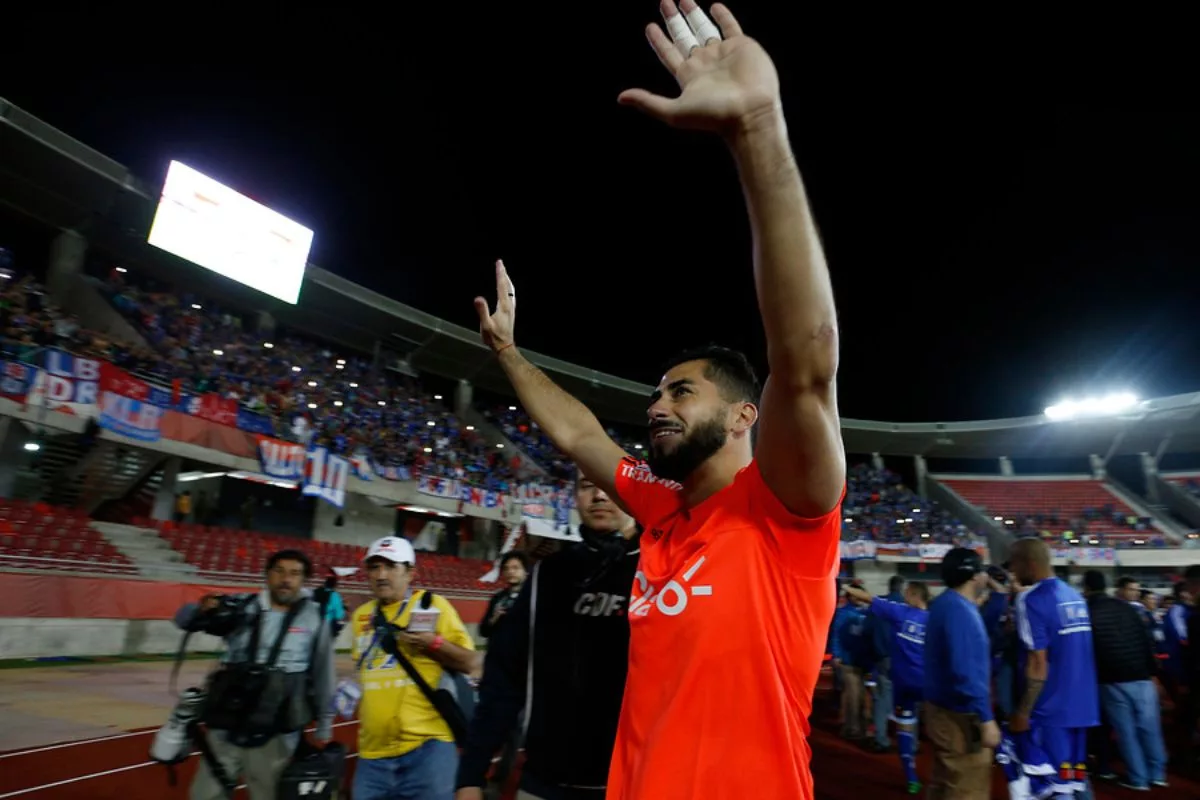 "Gracias por darnos una alegría": Johnny Herrera muestra su grandeza con increíble gesto a hinchas de la U afectados por el incendio