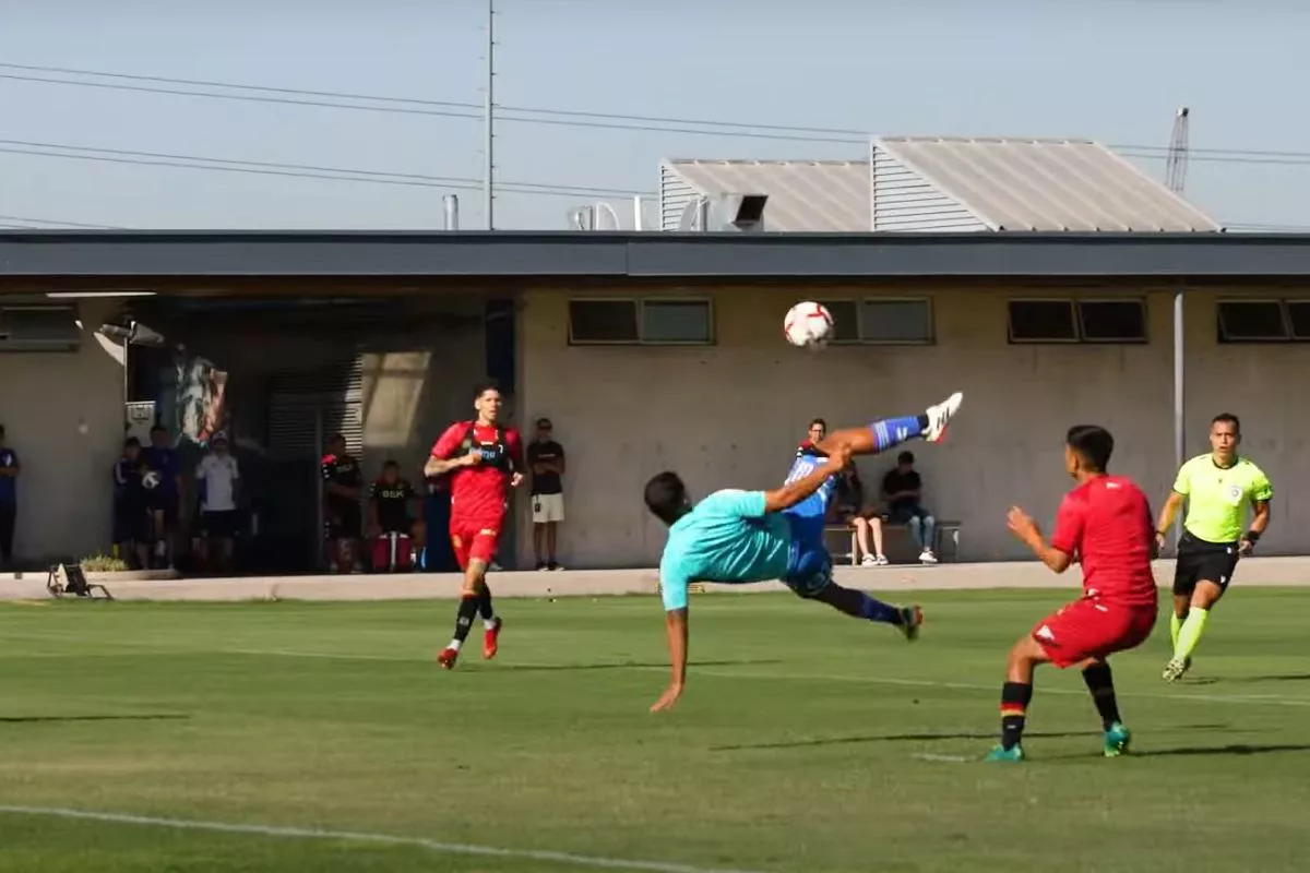 Asombroso: El golazo de chilena de Nicolás Guerra en amistoso de Universidad de Chile