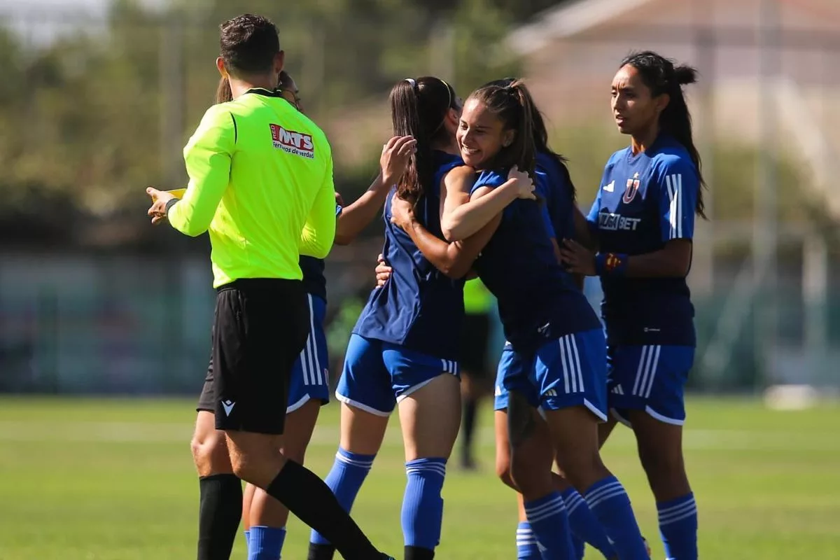 Pelearán un puesto de titular: La dupla que saca aplausos en la pretemporada de las Leonas