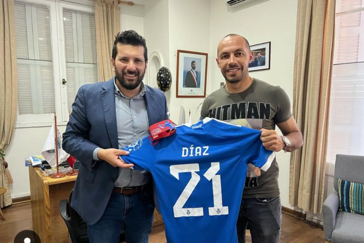 Llegó con regalos: Marcelo Díaz visitó al alcalde de Padre Hurtado