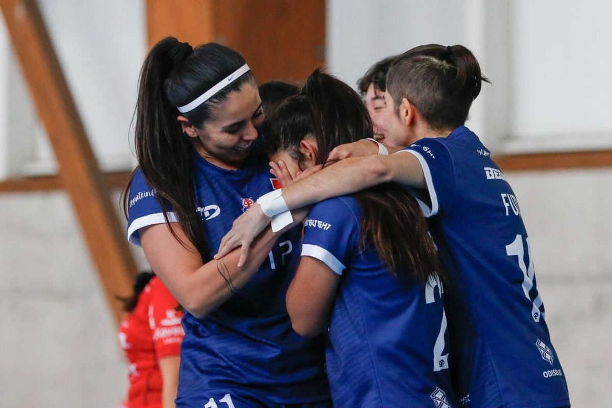 Tiene 13 años y se emocionó con su primer gol en el equipo adulto de la U: "Conmovió por todo el trabajo que hay detrás"