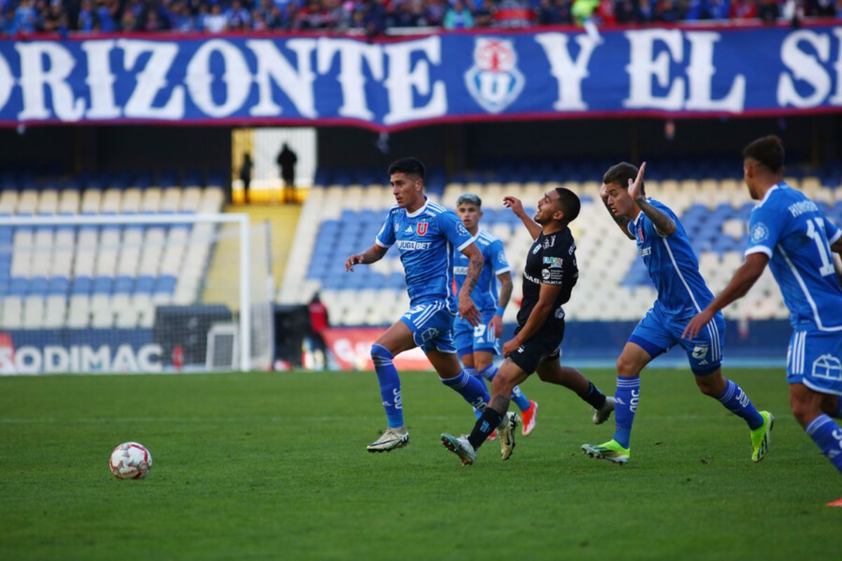 Jugador de la U salió con dolencias del entrenamiento y es duda para partido contra Ñublense