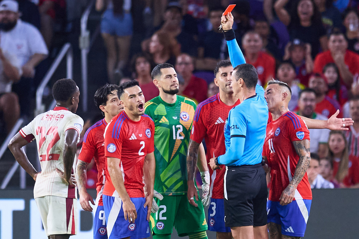 "Echado al saco": El feroz descargo de Johnny Herrera tras eliminación de La Roja