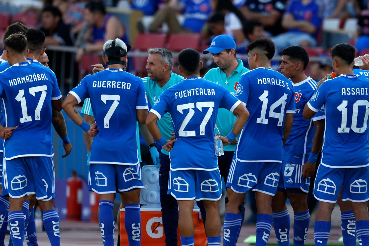 Con sus amigos dentro de la U: Jugador cortado por Gustavo Álvarez comenzó a despedirse del plantel azul