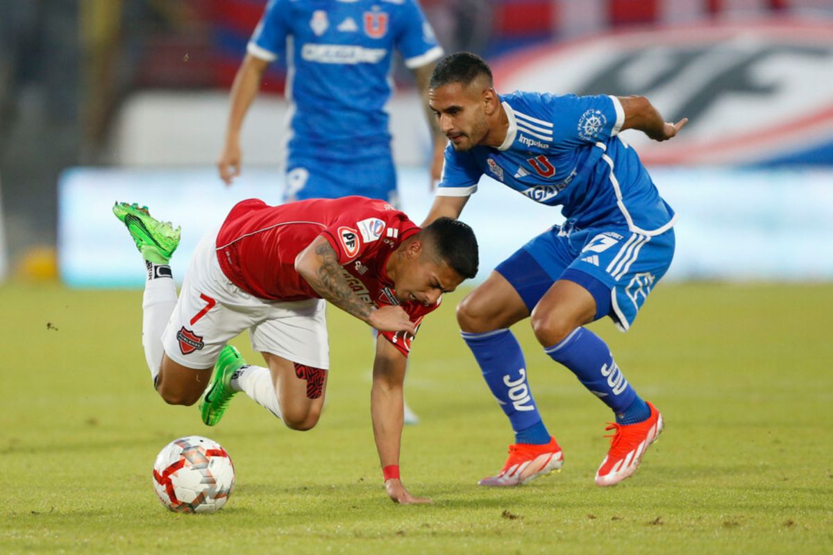 Con tres volantes: Así formará Universidad de Chile para enfrentar a Everton por el Campeonato Nacional