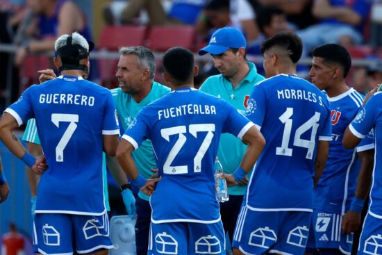 Sorpresa en la U: aseguran que "olvidado" jugador por Gustavo Álvarez podría ser fichado por otro equipo chileno