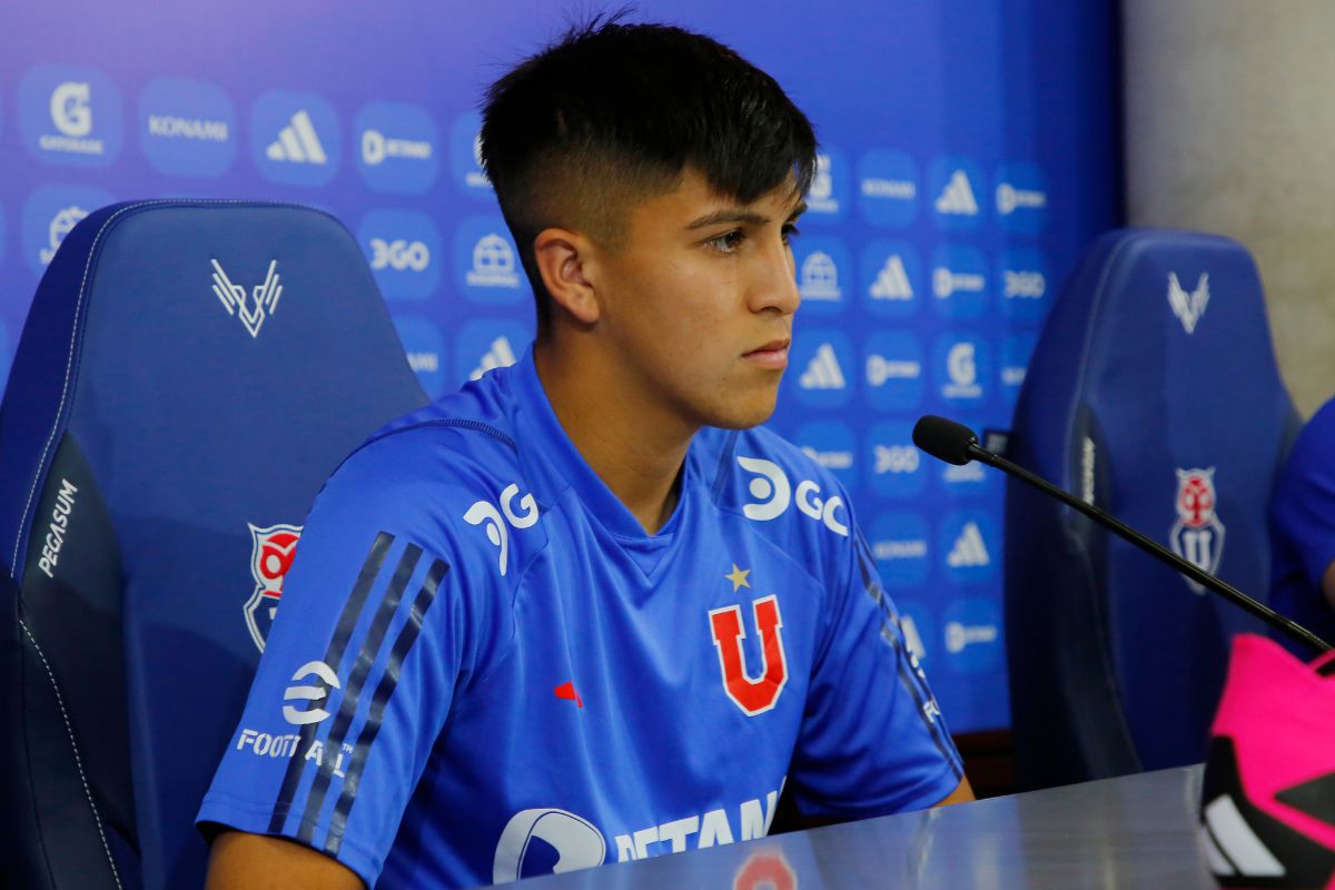 A Coke Hevia le llamó la atención la decisión de Gustavo Álvarez con jugador del plantel de la U: "No sé si va a volver a jugar"