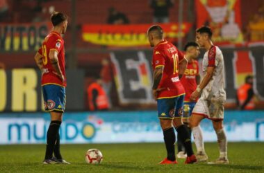 "Tabla de posiciones: Unión Española cae ante el colista en partido pendiente y se aleja de la U en el Campeonato Nacional"
