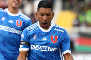El jugador de Universidad de chile, Cristián Palacios, celebrando un gol