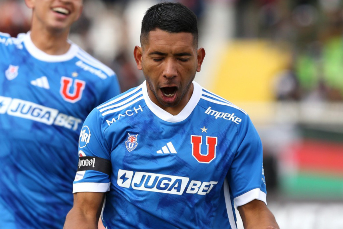 El jugador de Universidad de chile, Cristián Palacios, celebrando un gol