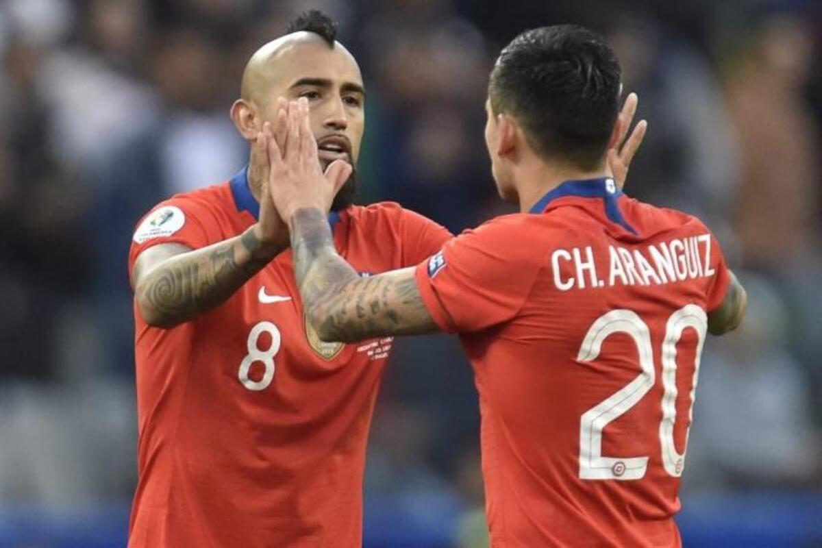 Arturo Vidal y Charles Aránguiz por La Roja.