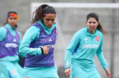 "Dos años haciendo experimentos": hinchas de la U cuestionan a dirigencia tras renuncia de técnico del equipo Femenino