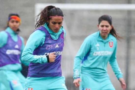 "Dos años haciendo experimentos": hinchas de la U cuestionan a dirigencia tras renuncia de técnico del equipo Femenino