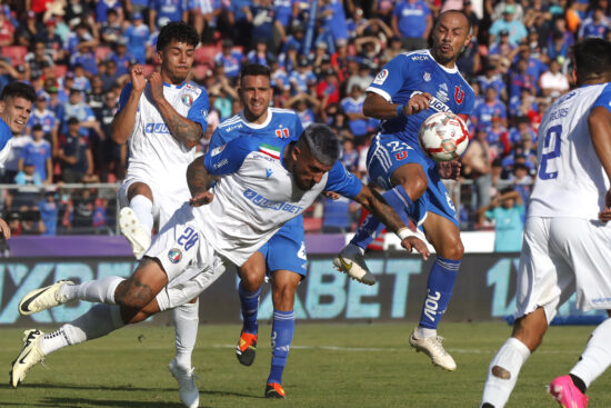 Futbol, Universidad de Chile vs Audax Italiano. Fecha 2, campeonato Nacional 2024. El jugador de Universidad de Chile Marcelo Diaz, derecha, disputa el balon contra Ignacio Jeraldino de Audax Italiano durante el partido de primera division disputado en el estadio Nacional de Santiago, Chile. 24/02/2024 Jonnathan Oyarzun/Photosport Football, Universidad de Chile vs Audax Italiano. 2nd turn, 2024 National Championship. Universidad de Chile’s player Marcelo Diaz, right, vies the ball against Ignacio Jeraldino of Audax Italiano during the first division match held at the Nacional stadium in Santiago, Chile. 24/02/2024 Jonnathan Oyarzun/Photosport