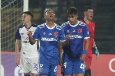 Gustavo Álvarez no lo considera, quiere más minutos en cancha y club de Primera B puso sus ojos en él