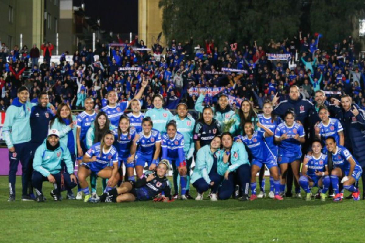 El significativo gesto del nuevo entrenador de Universidad de Chile Femenino tras triunfo ante la UC