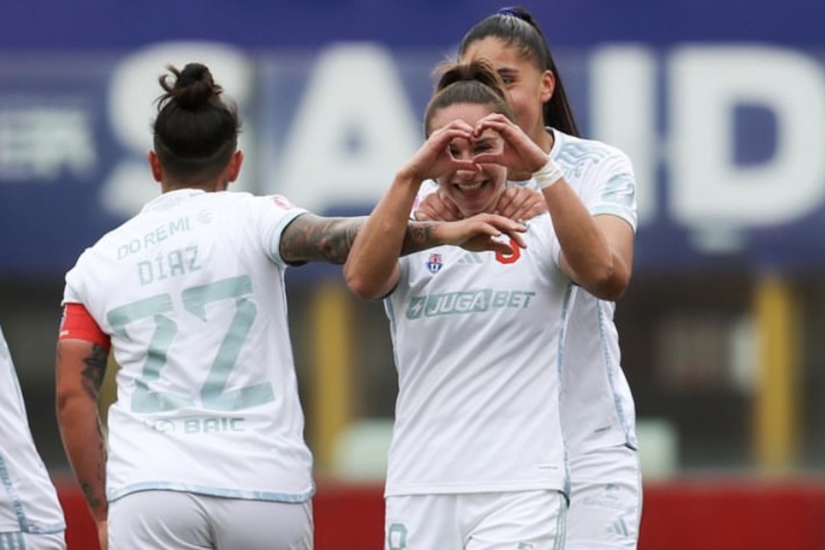 Más líderes que nunca: Las Leonas rugieron fuerte en el Santa Laura y golearon a Unión Española por el Campeonato Femenino