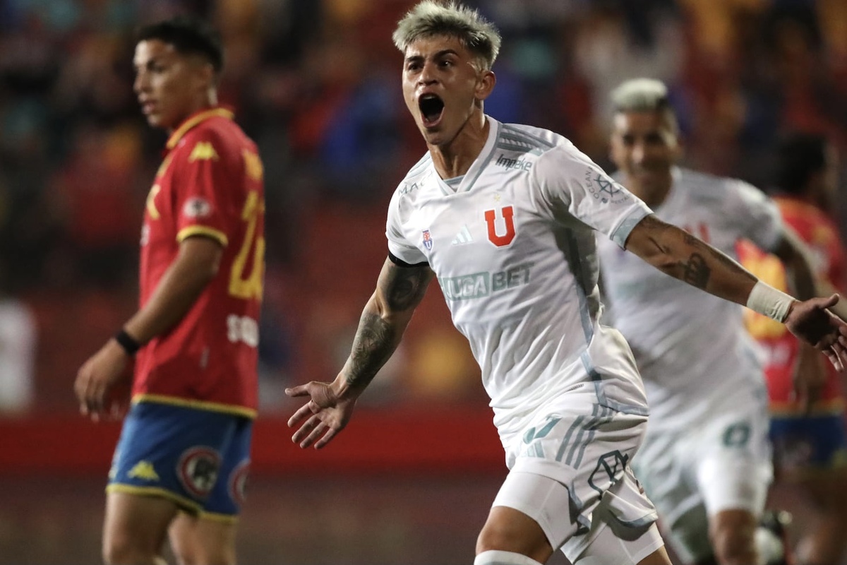 Maximiliano Guerrero celebra su gol contra Unión Española.