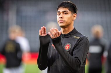 Darío Osorio con la camiseta del Midtjylland.