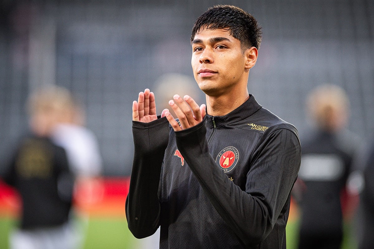 Darío Osorio con la camiseta del Midtjylland.