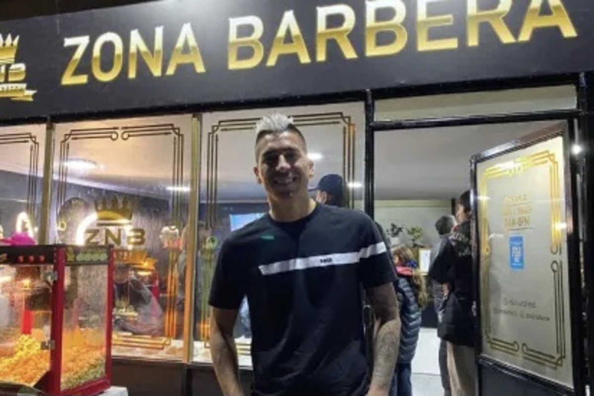 Leandro Fernández inaugura barbería y confiesa a quién de la U le gustaría atender: “Estoy esperando al…”