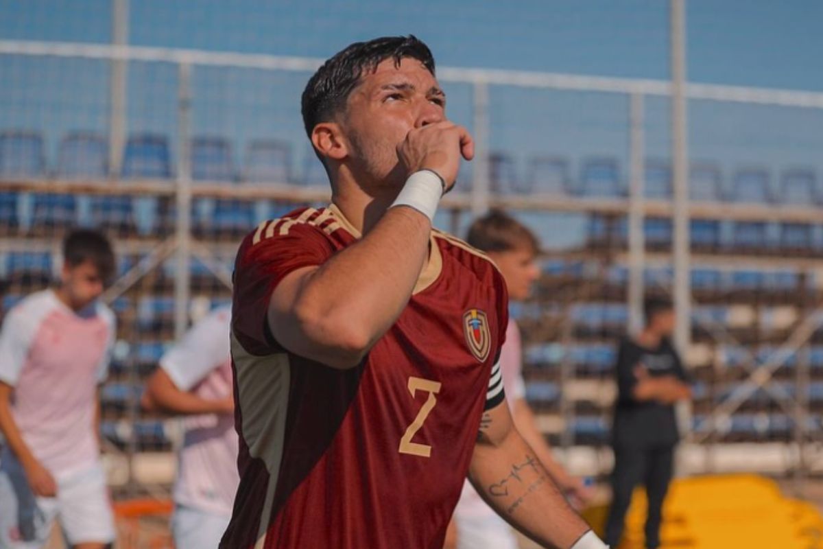 Bianneider Tamayo por la selección de Venezuela.