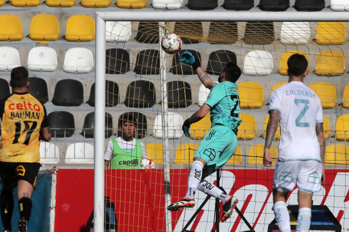 "Se ganó mis respetos": Hinchas azules se reconcilian con Gabriel Castellón por su actuación ante Coquimbo