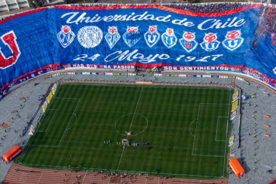 VIDEO | "La bandera más grande del mundo": así fue la especial salida de la U en el Superclásico 196