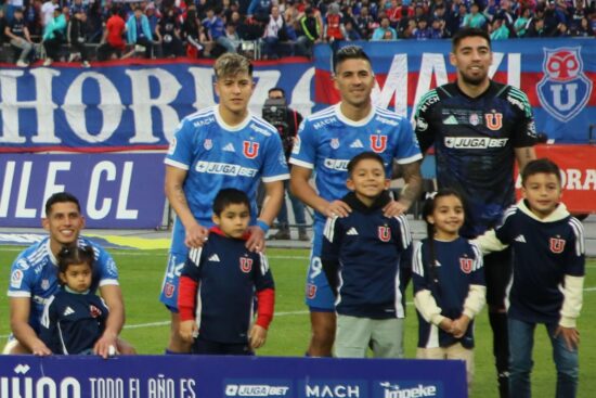 Hinchas quedaron fascinados con jugador de la U y le envían mensaje a Gustavo Álvarez: "No puede ser..."