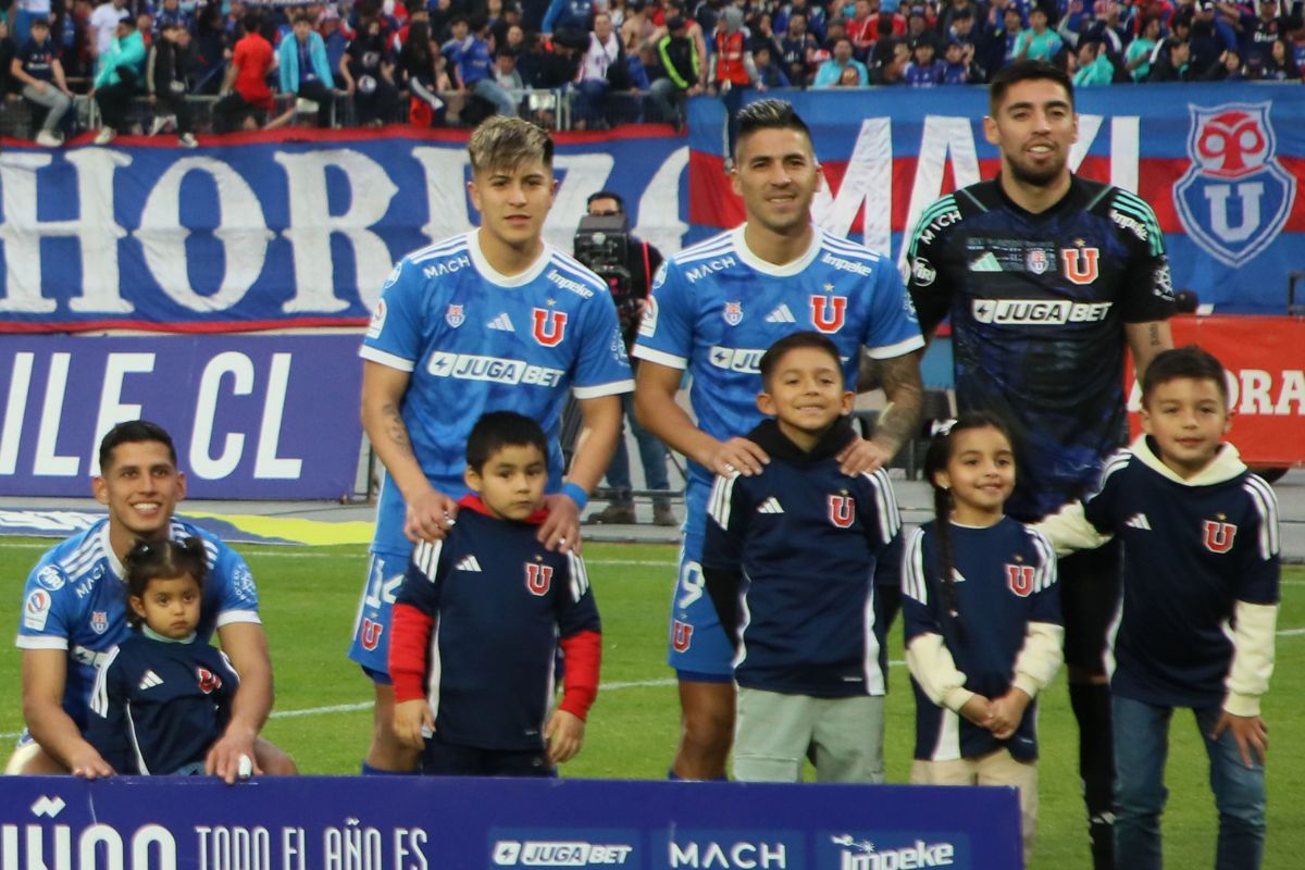 Hinchas quedaron fascinados con jugador de la U y le envían mensaje a Gustavo Álvarez: "No puede ser..."