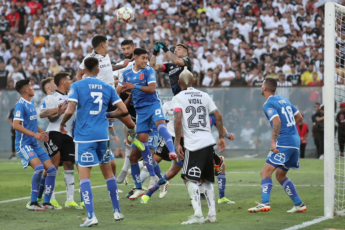 La U en el Monumental.