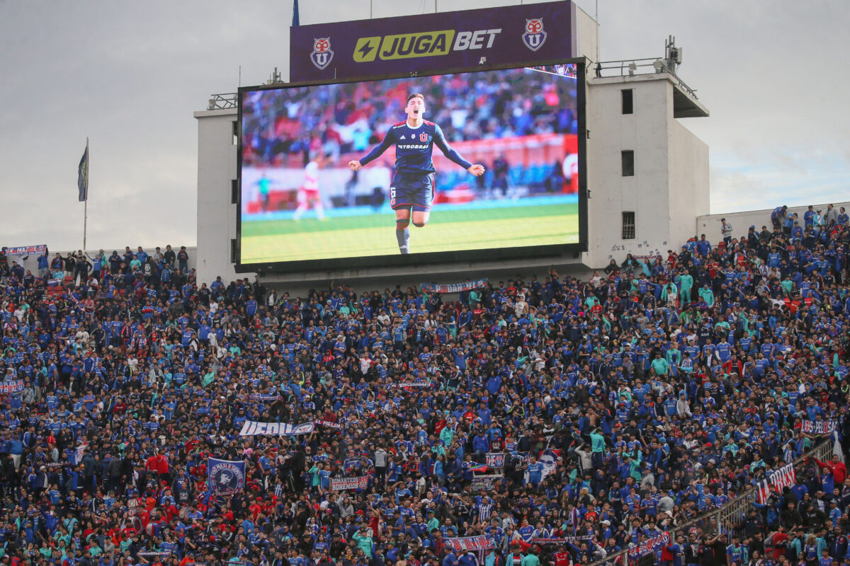 Futbol, Universidad de Chile vs Deportes Copiapo. Fecha 18, campeonato Nacional 2024. Hinchas de Universidad de Chile son fotografiados durante el partido de primera division contra Deportes Copiapo disputado en el estadio Nacional de Santiago, Chile. 04/08/2024 Dragomir Yankovic/Photosport Football, Universidad de Chile vs Deportes Copiapo. 18th turn, 2024 National Championship. Universidad de Chile’s fans are pictured during the first division match against Deportes Copiapo held at the Nacional stadium in Santiago, Chile. 04/08/2024 Dragomir Yankovic/Photosport