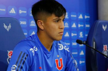 Marcelo Morales en una conferencia de prensa con Universidad de Chile.