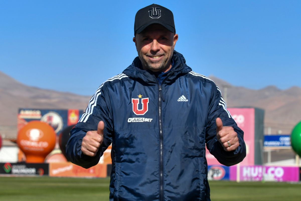 Gustavo Álvarez mueve el tablero: técnico de la U presentará dos importantes novedades contra Deportes Copiapó