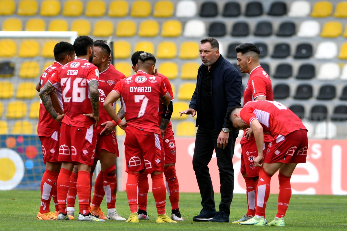 Oficial: Ex entrenador de la U volverá a dirigir en Primera División asumiendo arriesgado desafío