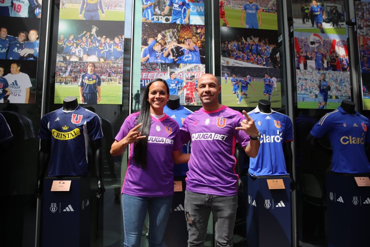 Tercera camiseta de Universidad de Chile.