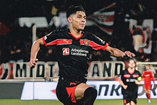 Darío Osorio celebrando un gol con Midtjylland,.