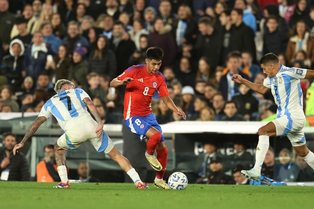 "Parecía su primera vez en una cancha": Barren con Darío Osorio tras derrota de La Roja frente a Argentina